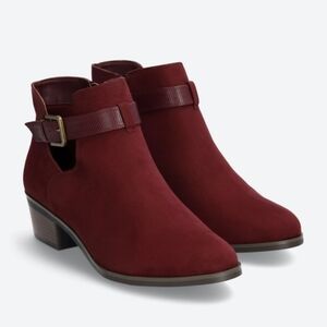 Market and Spruce Odeya Ankle boots Size 7w, Burgundy red color, wide width